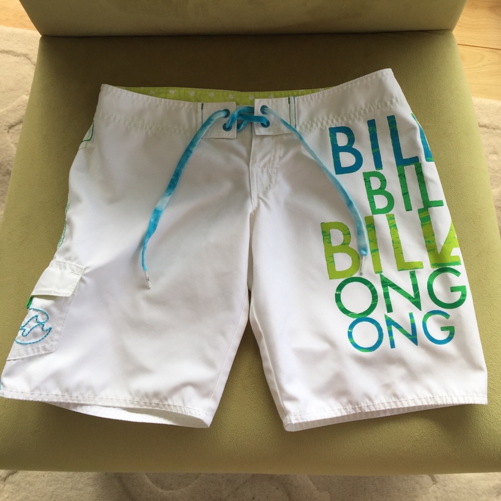 Billabong Women’s Surf/Board Shorts. Cute!! 🥰